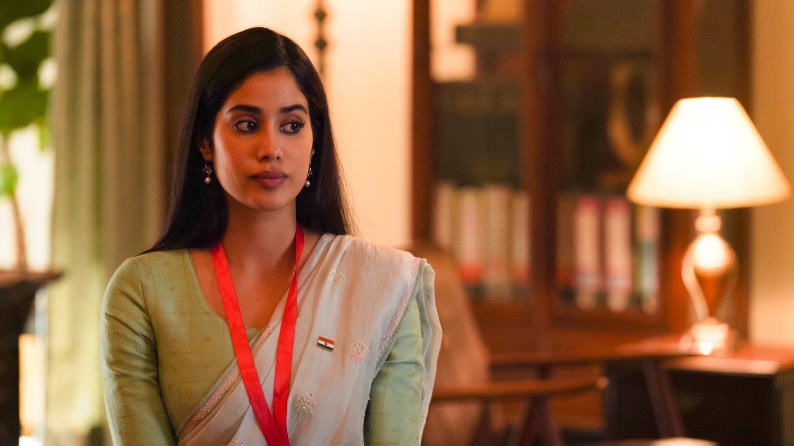 उलझन फिल्म समीक्षा जान्हवी कपूर इस उलझी हुई थ्रिलर में