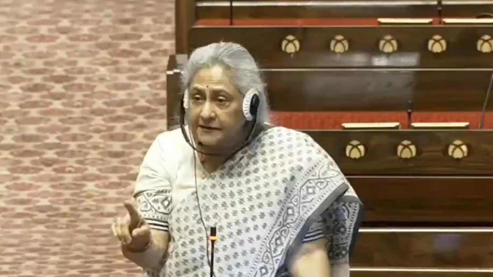 जया अमिताभ बच्चन से जब अपना आधिकारिक नाम बदलने के