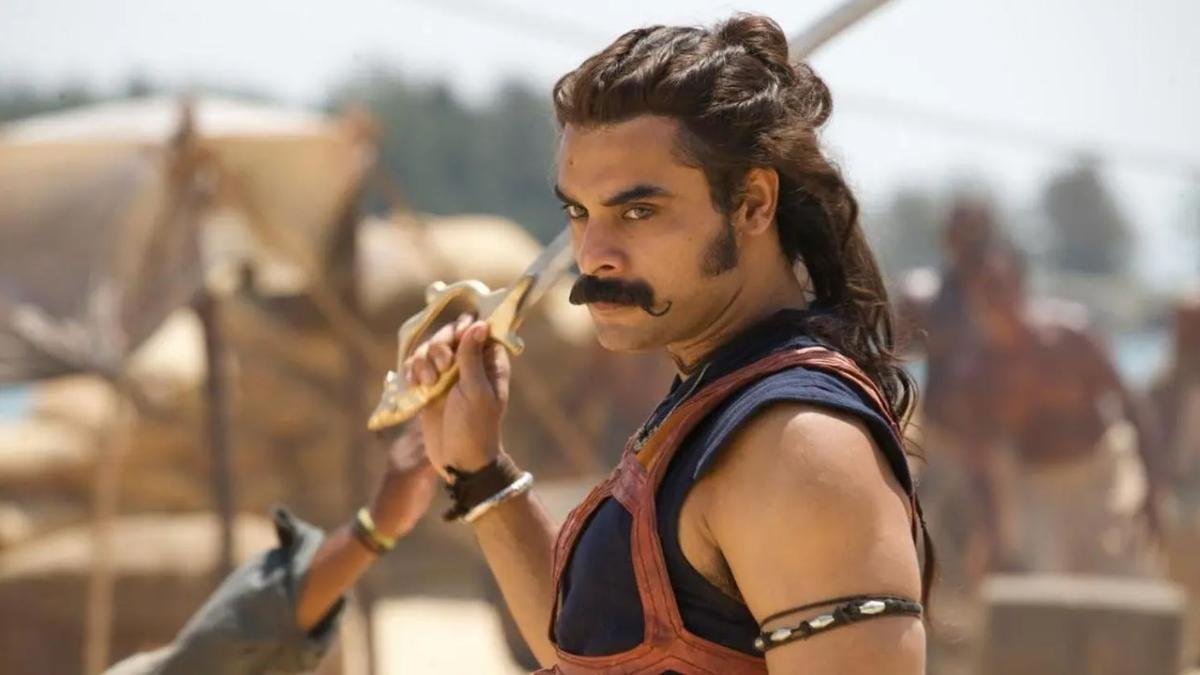 'ARM' की समीक्षा, विक्रांत मैसी का साक्षात्कार