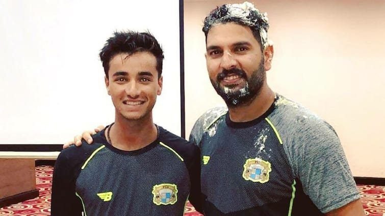 Yuvraj Singh Abhishek Sharma Single Bhi Le Lo Birthday Wish Video 24 Years Old SRH IPL 6 Sixes In An Over As Player But