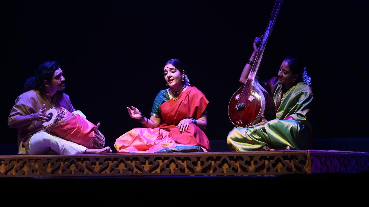थ्री एंटरटेन्स का नाटक 'कात्रिनिलेय वरुम गीथम' तथ्य और कल्पना के बीच झूलता है