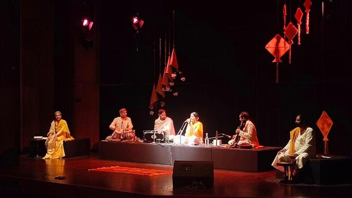 हमारी उर्दू मोहब्बत एचयूएम गांधी के जीवन पर एक संगीतमय