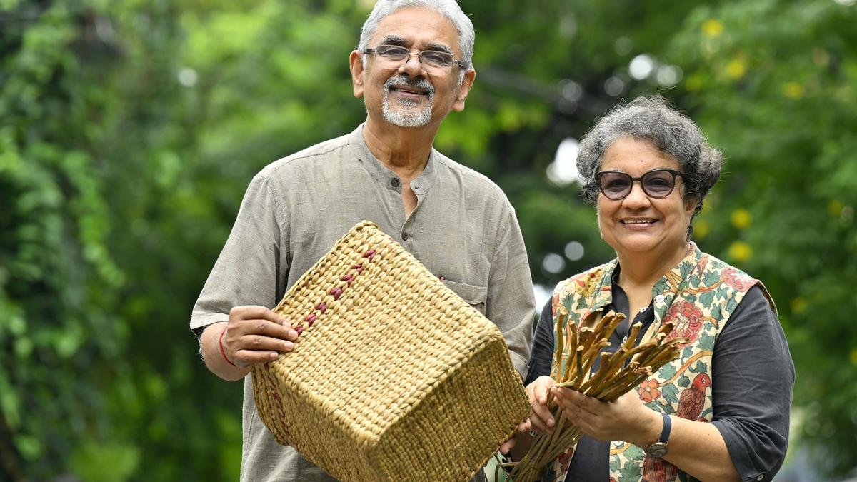 कैसे हैदराबाद की एक फर्म जलकुंभी के रेशों से जीवनशैली उत्पाद डिजाइन करने में मदद करती है