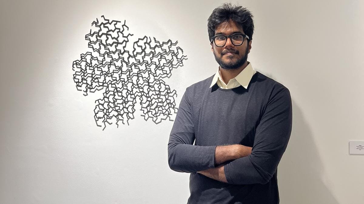 कोयंबटूर स्थित कलाकार अरविंद सुंदर के प्रोजेक्ट 'कॉसमॉस' में गणित मिथकों से मिलता है