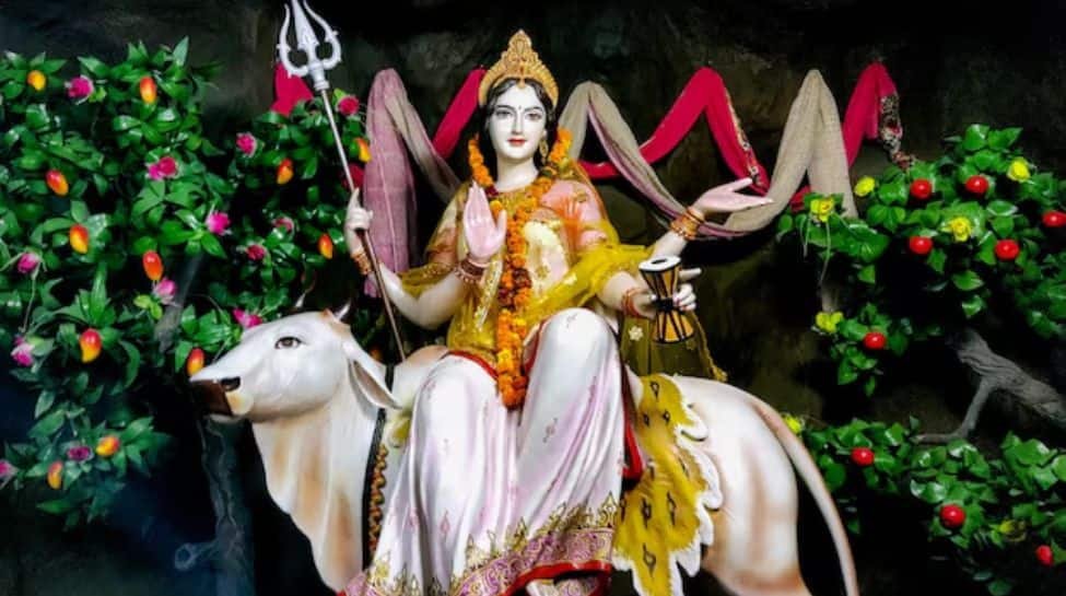 नवरात्रि 2024, दिन 8: मां महागौरी की पूजा करें- जानें शुभ मुहूर्त, मंत्र और बहुत कुछ
