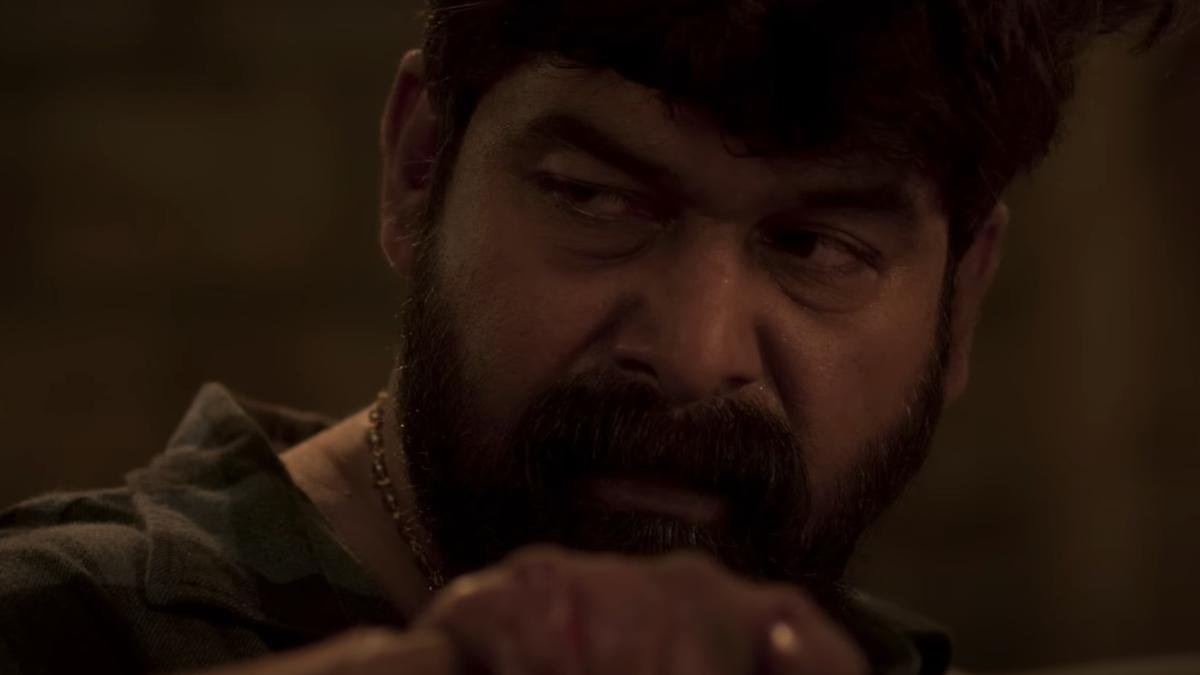 'पानी' फिल्म समीक्षा: जोजू जॉर्ज का रक्तरंजित ड्रामा अपनी विशिष्ट बदले की साजिश के बावजूद काम करता है