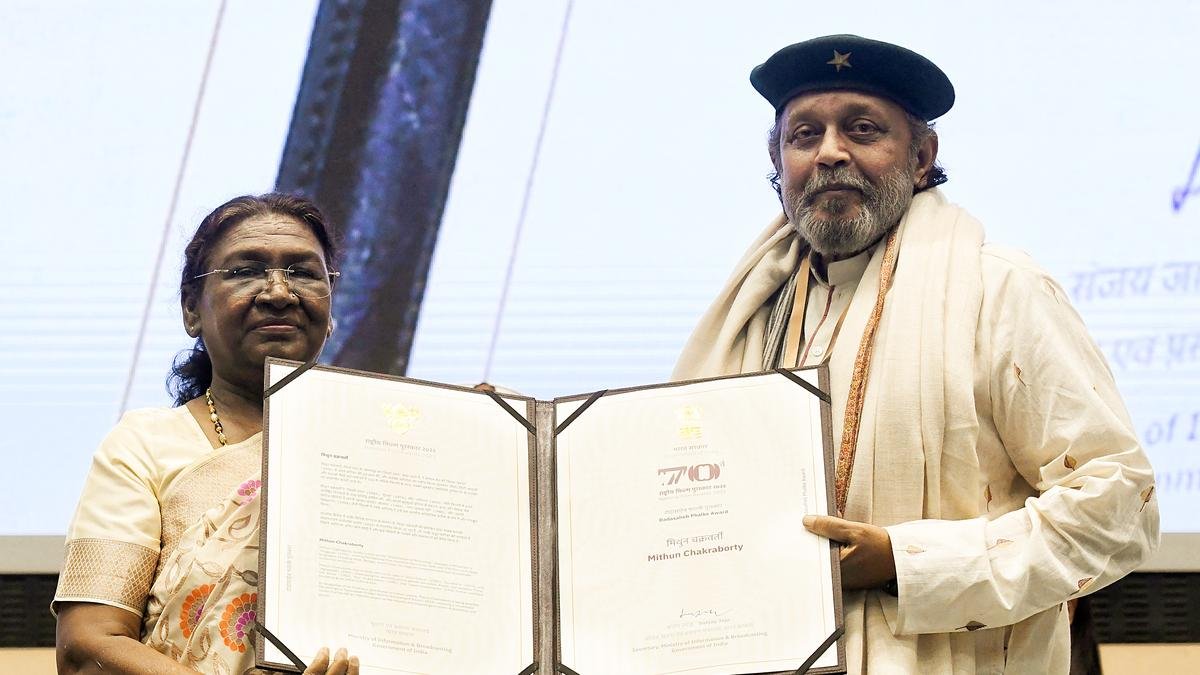 मिथुन चक्रवर्ती: कहा गया था कि सांवली त्वचा वाले अभिनेता बॉलीवुड में टिक नहीं पाएंगे