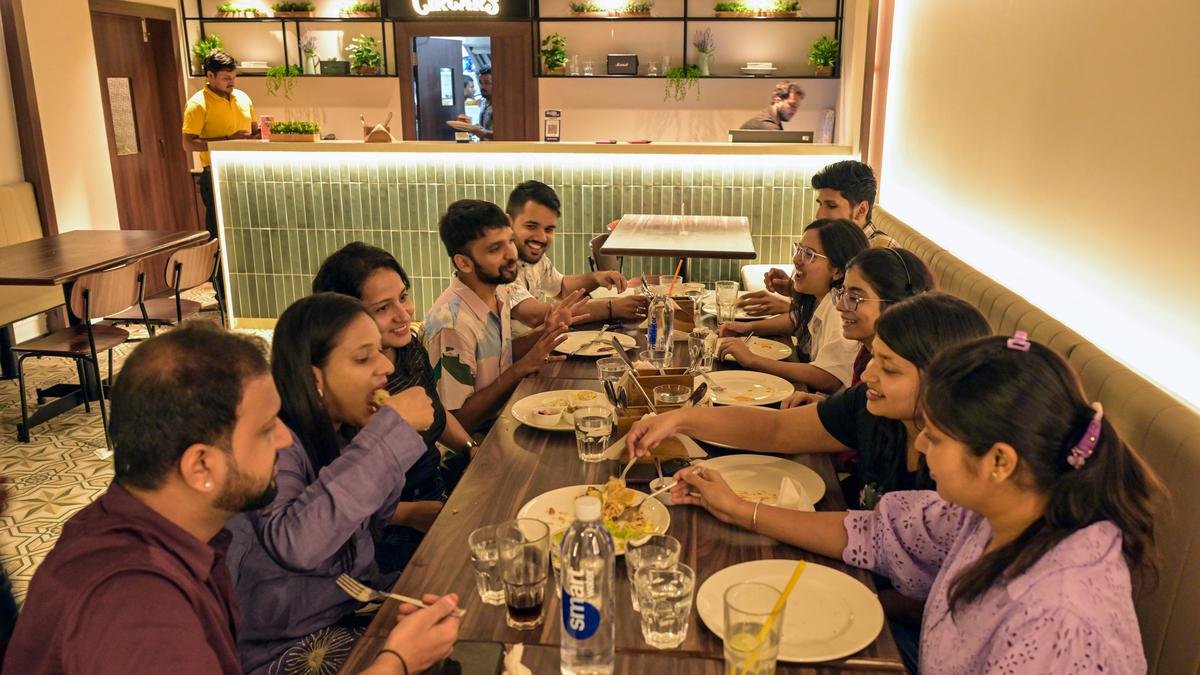सर्कस बिस्टरो विशाखापत्तनम में अमेरिकी और महाद्वीपीय व्यंजनों का एक