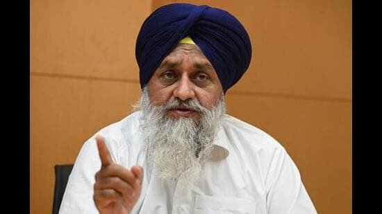 सुखबीर का इस्तीफा तीन दिन बाद आया जब उन्होंने अकाल तख्त से संपर्क किया और जत्थेदार ज्ञानी रघबीर सिंह से अपील की कि वे जल्द ही पंज सिंह साहिबान (सिख पादरी) की एक बैठक बुलाएं ताकि उन्हें तंखा (धार्मिक दंड) सुनाया जा सके, यह हवाला देते हुए कि यह दो बार हो चुका है। -डेढ़ महीने बाद उन्हें तनखैया घोषित किया गया। (एचटी)