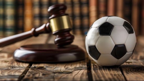 यह मुद्दा पंचकुला के एक खिलाड़ी द्वारा अदालत के समक्ष लाया गया था, जिसमें यह निर्देश देने की मांग की गई थी कि केंद्र सरकार के आदेश के अनुसार यूटी वर्तमान में चल रहे एडमिनिस्ट्रेटर चैलेंज कप ऑल-इंडिया फुटबॉल टूर्नामेंट में उम्र के निर्धारण के लिए TW3 पद्धति अपनाए। (एडोब स्टॉक छवि)