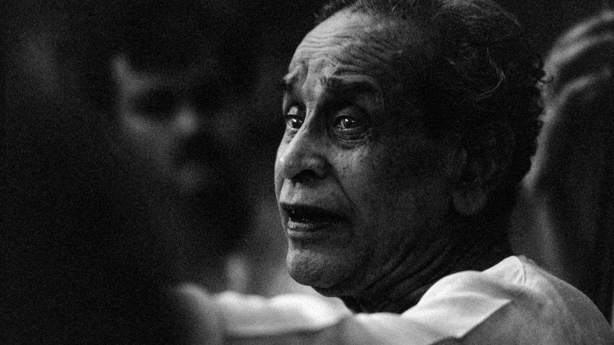 गोएथे ज़ेंट्रम हैदराबाद में नवरोज़ कॉन्ट्रैक्टर द्वारा तस्वीरों की एक प्रदर्शनी