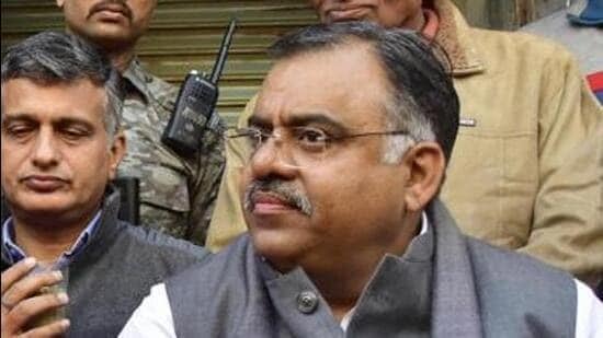 पार्टी के राष्ट्रीय महासचिव तरुण चुघ और पंजाब मामलों के प्रभारी और गुजरात के पूर्व मुख्यमंत्री विजय रूपानी की अध्यक्षता में एक उच्च स्तरीय बैठक, चुनाव की रणनीति तैयार करने के लिए जालंधर में आयोजित की गई, जिसमें नेतृत्व और कार्यकर्ताओं को पार्टी की सदस्यता फिर से शुरू करने का निर्देश दिया गया। गाड़ी चलाना। (एचटी फ़ाइल)