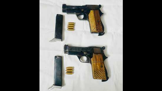 बंबीहा गैंग के दो गुर्गे हथियारों सहित गिरफ्तार