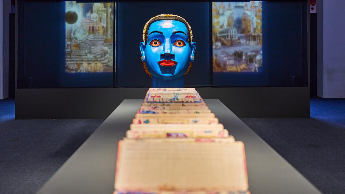 बैंकॉक आर्ट बिएननेल 2024 | मॉल में अनीश कपूर