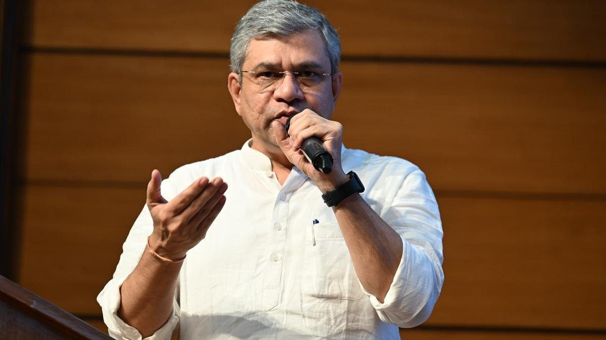भारत ने कंटेंट क्रिएटर्स की अर्थव्यवस्था विकसित करने पर ध्यान केंद्रित किया: अश्विनी वैष्णव ने आईएफएफआई उद्घाटन में कहा