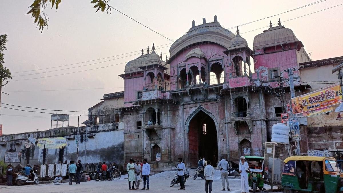 वाराणसी में 200 साल पुरानी रामनगर-की-रामलीला के अंश