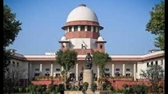 सुप्रीम कोर्ट के निर्देशों के अनुसार, किसी भी उद्देश्य के लिए पर्यावरण-संवेदनशील क्षेत्र के भीतर स्थायी संरचनाओं का निर्माण नहीं किया जा सकता है। (एचटी फ़ाइल)