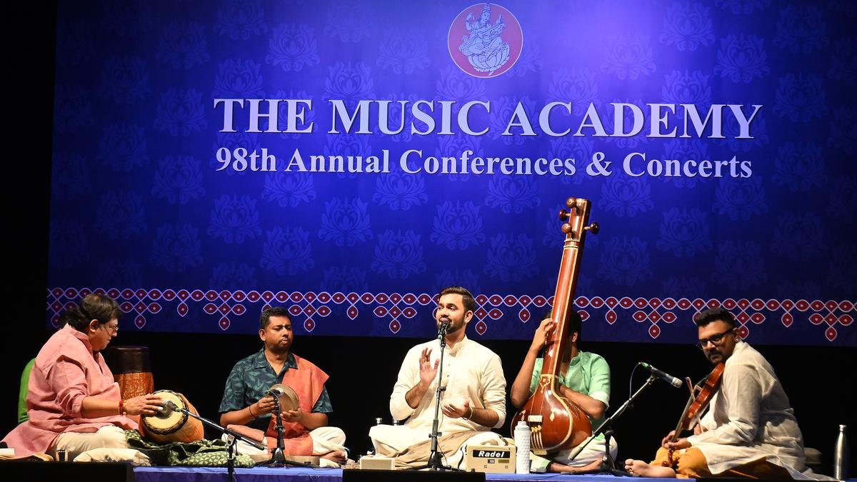 अश्वथ नारायणन संगीत अकादमी के दिसंबर संगीत समारोह में एक उत्तम काम्बोजी प्रस्तुत करते हैं