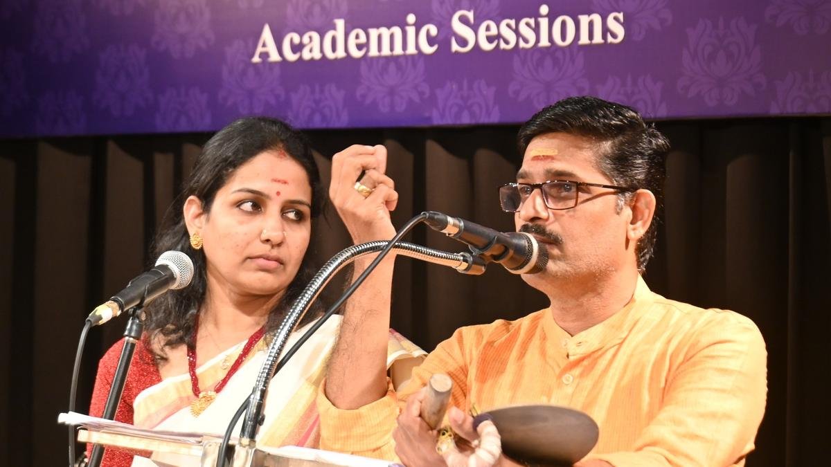 कथकली में कुछ राग किस प्रकार विशिष्ट भावनाएँ उत्पन्न करते हैं और नाटकीय उद्देश्यों की पूर्ति करते हैं