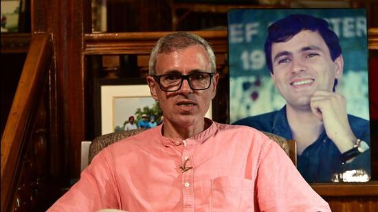 जबकि उमर अब्दुल्ला के नेतृत्व वाली एनसी सरकार ने नीति पर गौर करने के लिए एक कैबिनेट उप-पैनल का गठन किया है, पार्टी इस मुद्दे पर अपने रुख पर चुप्पी साधे हुए है। (फ़ाइल)