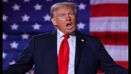 कई अमेरिकी विश्वविद्यालयों ने अपने अंतरराष्ट्रीय छात्रों के साथ-साथ कर्मचारियों के लिए यात्रा सलाह जारी की है और उनसे आग्रह किया है कि वे अगले साल जनवरी में नवनिर्वाचित राष्ट्रपति डोनाल्ड ट्रम्प के प्रशासन द्वारा लागू किए जा सकने वाले यात्रा प्रतिबंधों पर चिंताओं के बीच उनके उद्घाटन से पहले अमेरिका लौट आएं।