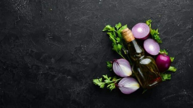 बालों के विकास के लिए प्याज का तेल कैसे बनाएं