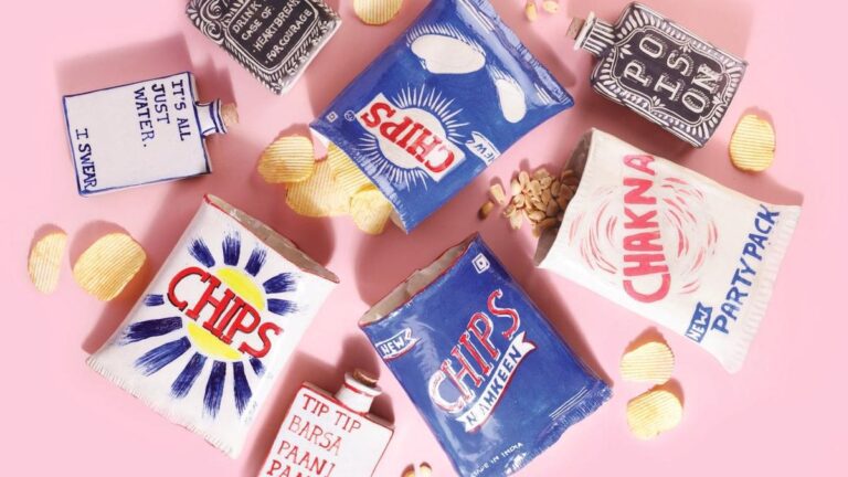 बेंगलुरु स्टूडियो पॉटर मार्केट में सिरेमिक आभूषण, चमकीले फूल आगंतुकों का इंतजार कर रहे हैं