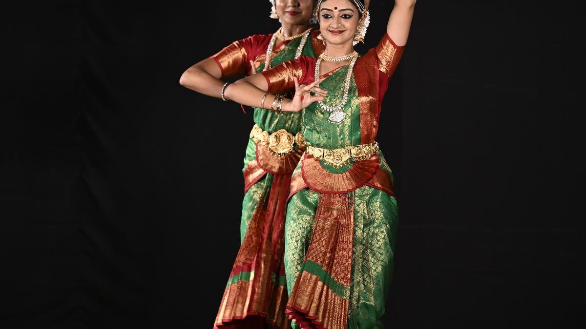 महती कन्नन और राम्या वेंकटरमन ने अच्छी तरह से शोध किए गए टुकड़ों के माध्यम से शक्ति की अवधारणा का पता लगाया