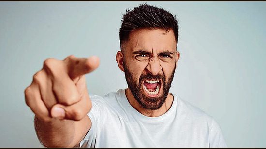 हमारा आचरण पसंद का मामला है। कुछ लोग चंचल होते हैं जबकि अन्य सुसंगत होते हैं। हमारी मनोदशा अक्सर हम पर हावी हो जाती है और हम हार मान लेते हैं। (एडोबेस्टॉक)