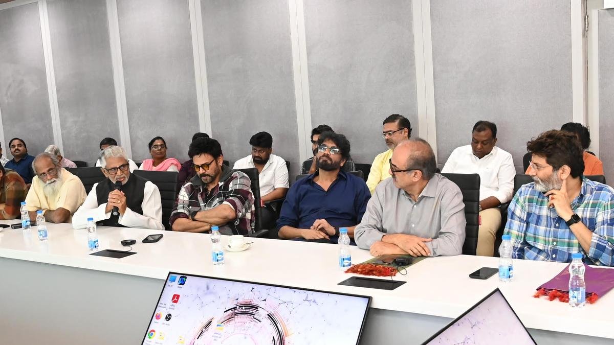 रेवंत रेड्डी ने टॉलीवुड की बड़ी तस्वीर पेश की, हैदराबाद को फिल्म निर्माण के लिए अंतरराष्ट्रीय गंतव्य बनाने का दृष्टिकोण साझा किया