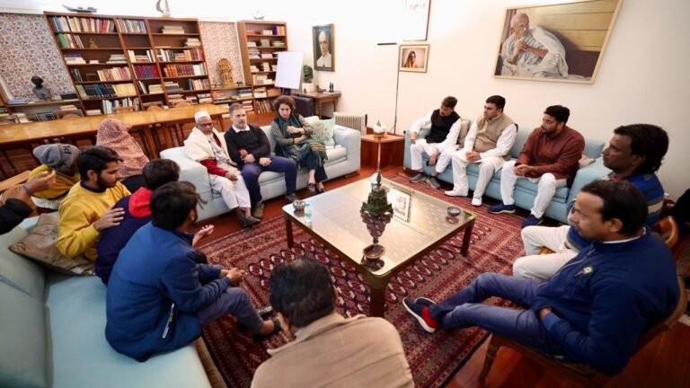 संभल हिंसा में मारे गए सभी लोगों के परिवारों ने राहुल गांधी, प्रियंका गांधी से मुलाकात की
