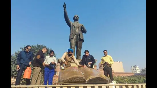 अमृतसर में अंबेडकर की मूर्ति तोड़े जाने से आक्रोश