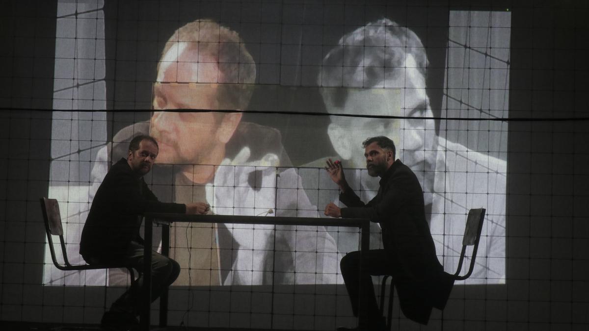 आसक्त कलामंच जेनिफर हेली की विज्ञान-फाई थ्रिलर द नेदर के साथ बेंगलुरु लौट आया है