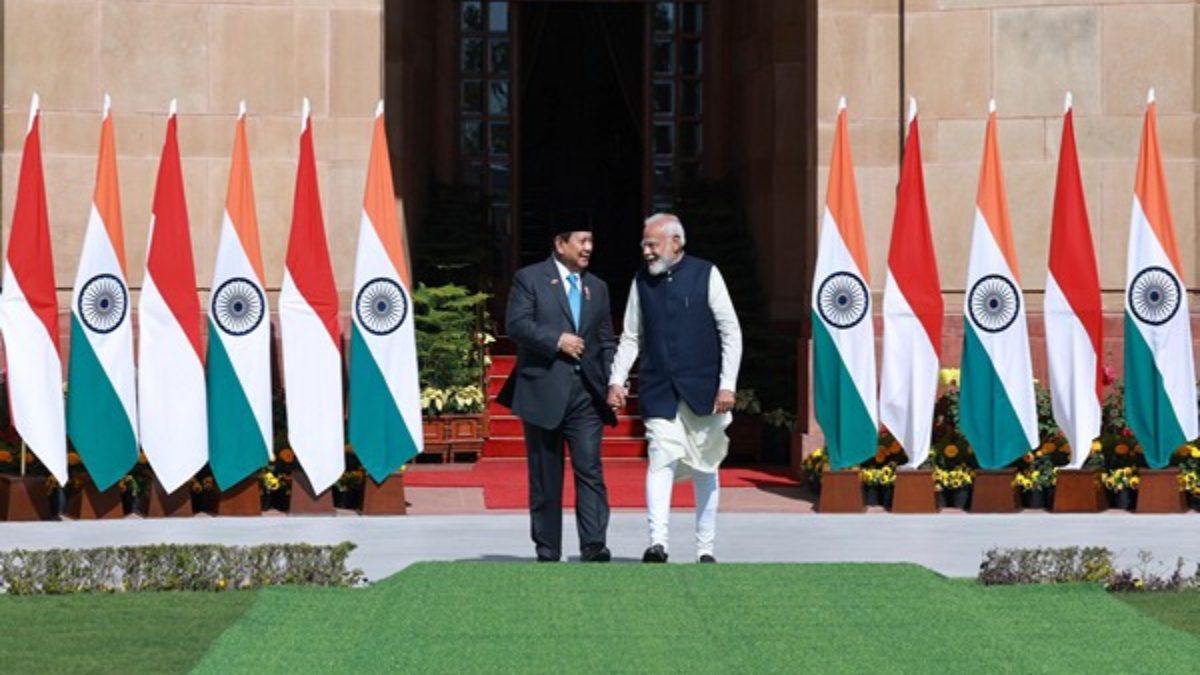 इंडोनेशिया भारत के विमान वाहक-निर्माण क्षमताओं में रुचि रखते हैं, वार्ता में ब्राह्मण मिसाइल सौदा