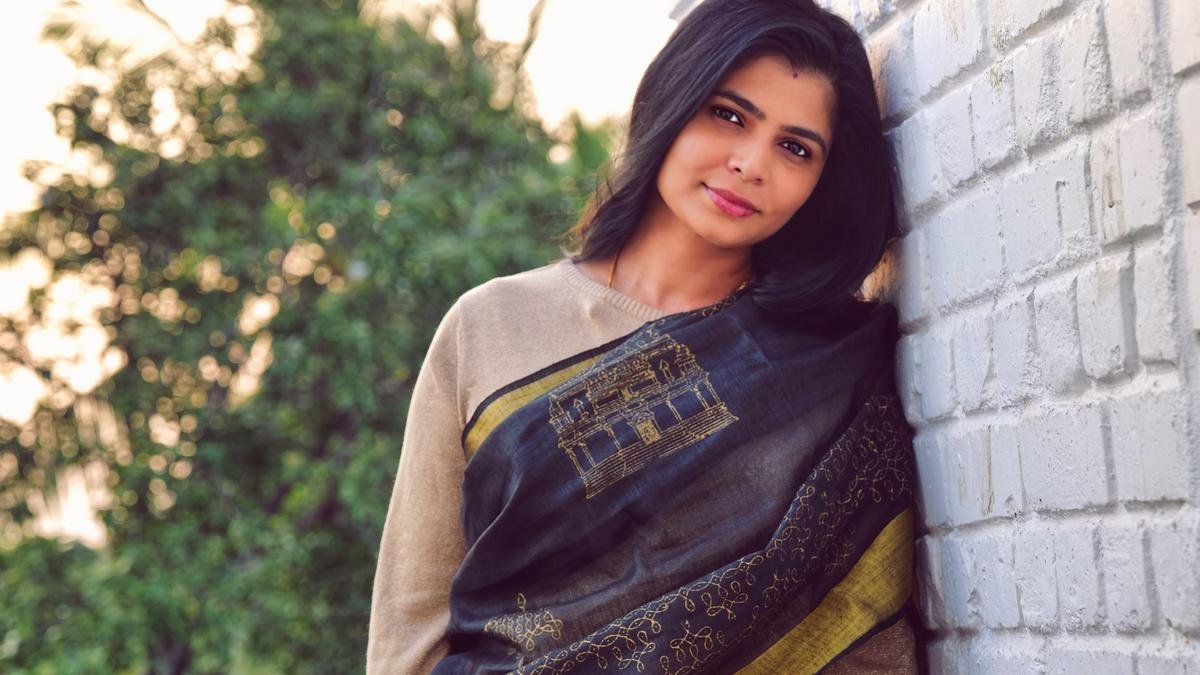 चिनमाई श्रीपदा की 'व्यास नाियो कर्ण' शादी के मानदंडों को चुनौती देती है