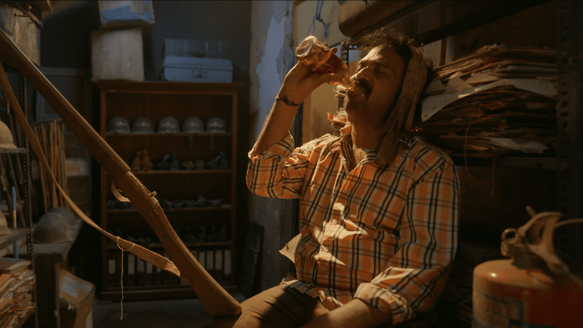 'बॉटल राधा' मूवी रिव्यू: गुरु सोमासुंदरम एक डरावनी नाटक जो बुद्धि पर दिल के लिए जाता है