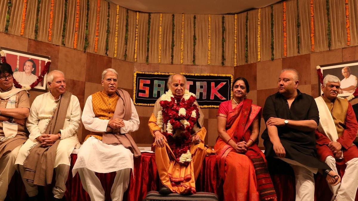 भारत के सबसे लोकप्रिय संगीत समारोहों में से 45 वर्षीय सप्तक क्या बनाता है?