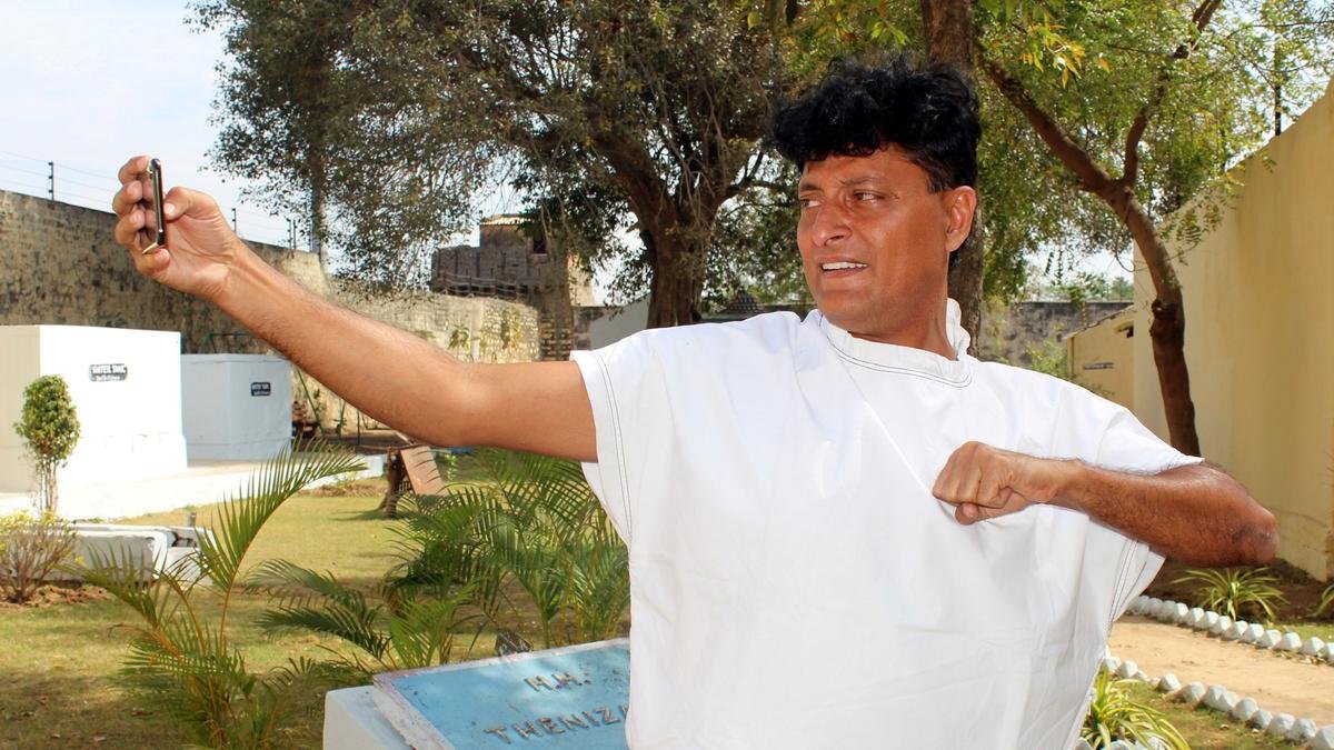 महिला अभिनेता द्वारा दायर यौन उत्पीड़न मामले में केरल के व्यवसायी बॉबी चेम्मनूर को हिरासत में लिया गया