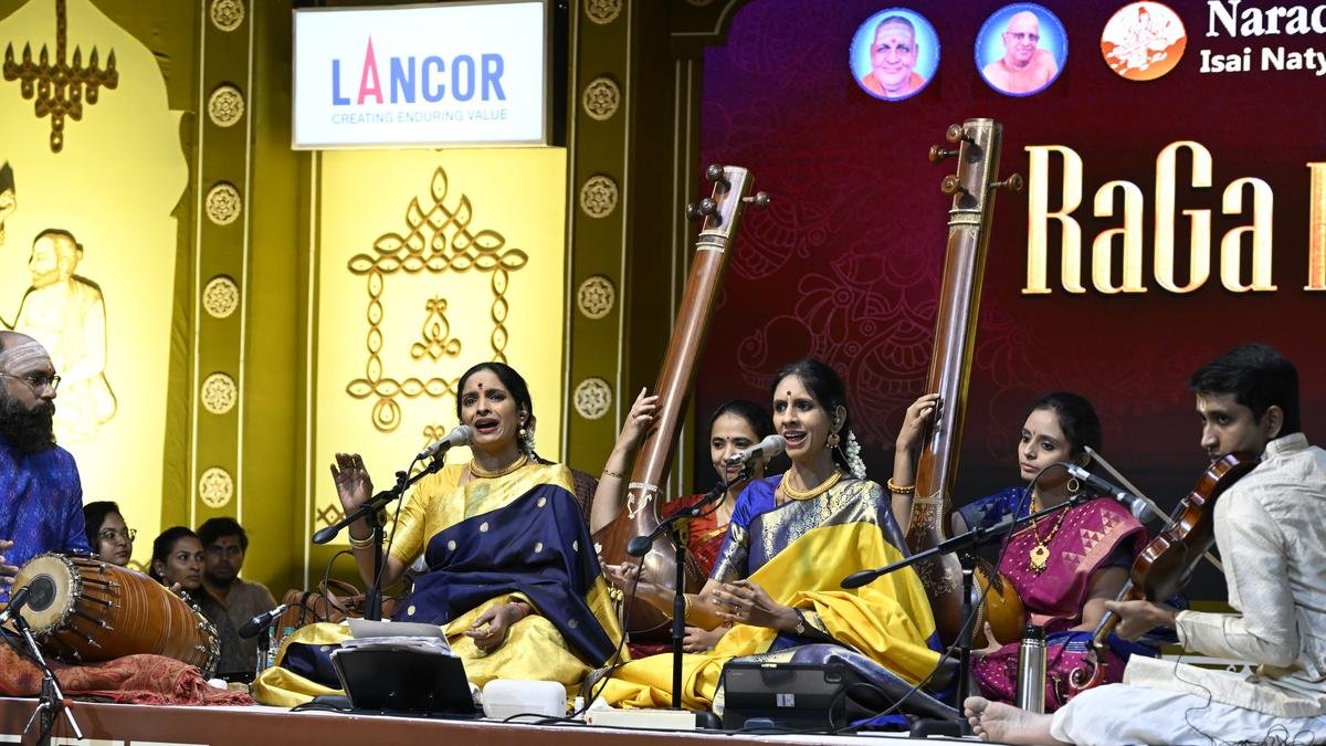 रंजनी और गायत्री का संगीत कार्यक्रम एक संगीत यात्रा में बदल जाता है