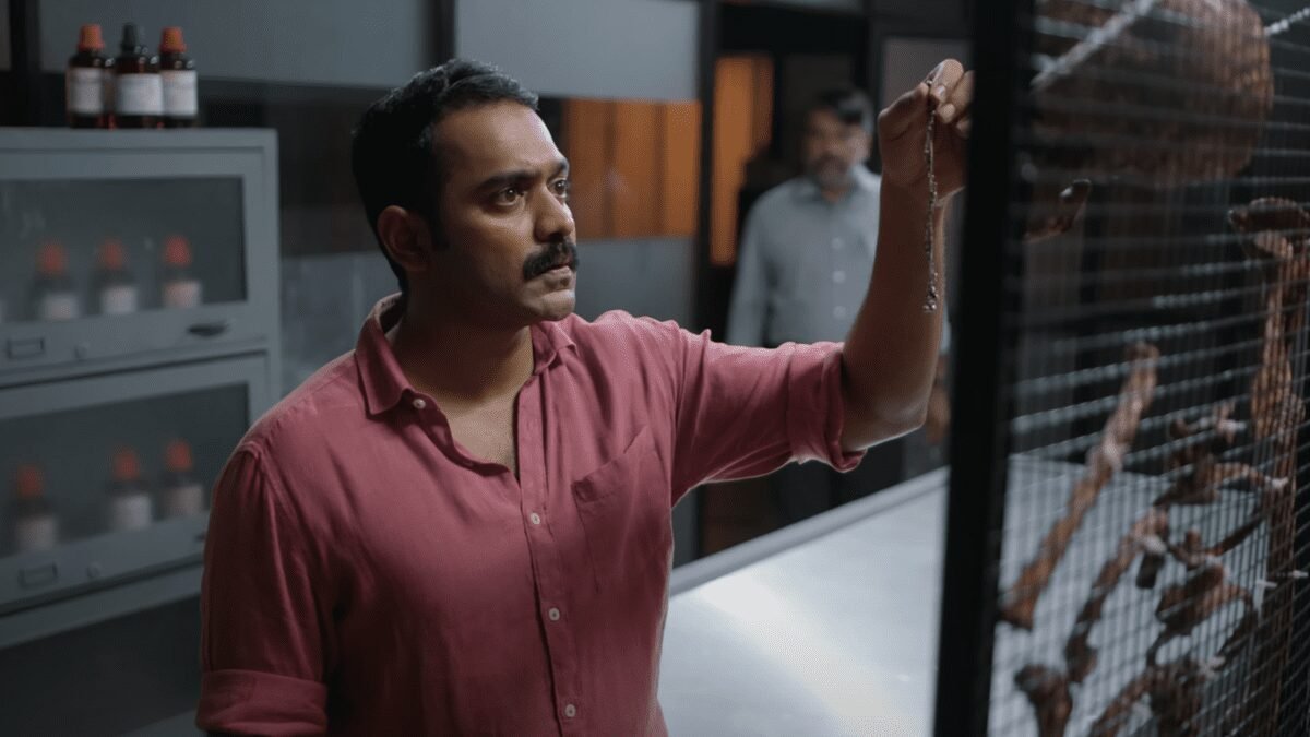 'रेखाचित्राम' फिल्म समीक्षा: आसिफ अली, अनास्वरा राजन इस चतुर थ्रिलर में प्रभावित करते हैं जो एक वैकल्पिक सिनेमा इतिहास प्रस्तुत करता है