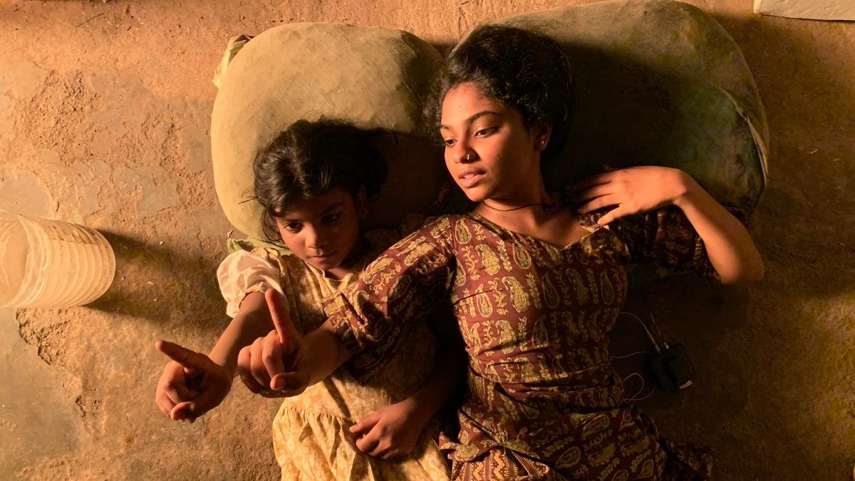 'अनुजा' मूवी रिव्यू: एडम जे। ग्रेव्स 'ऑस्कर-नामांकित लघु फिल्म आपको और अधिक के लिए तरसती है