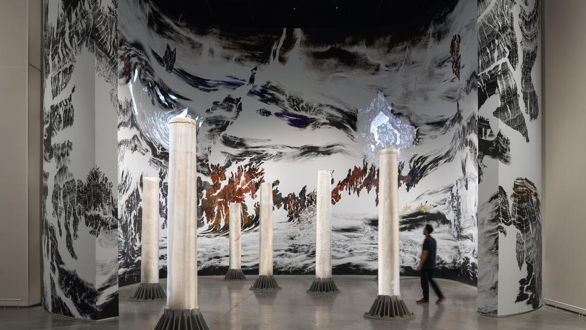 एक अप्रत्याशित कला तीर्थयात्रा | इस्लामिक आर्ट्स Biennale 2025 से नोट्स