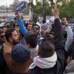 कीट विश्वविद्यालय ने आत्महत्या के मामले में विरोध के दौरान नेपाली छात्रों के साथ दुर्व्यवहार के लिए 3 कर्मचारियों को निलंबित कर दिया