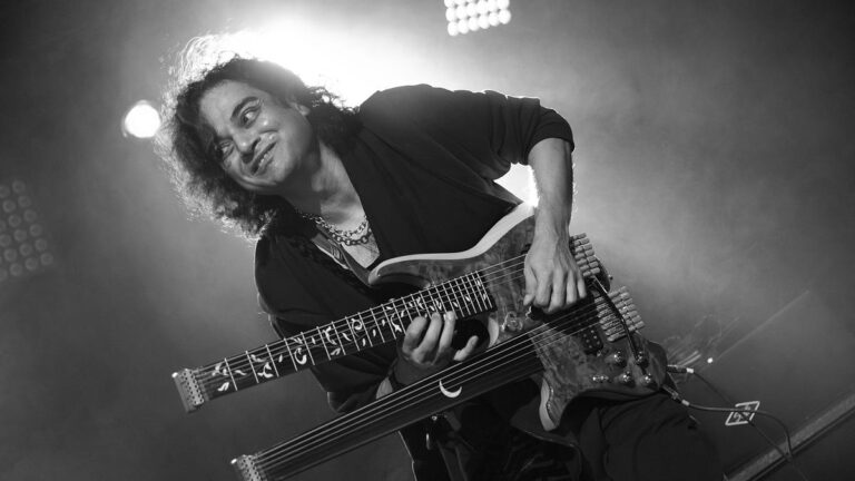 कैसे अनुपम शोबकर एक अद्वितीय संगीत वाद्ययंत्र कलिमा के साथ आया था