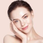 कैसे उज्ज्वल और चमकती त्वचा के लिए कोलेजन-बूस्टिंग पेय बनाने के लिए