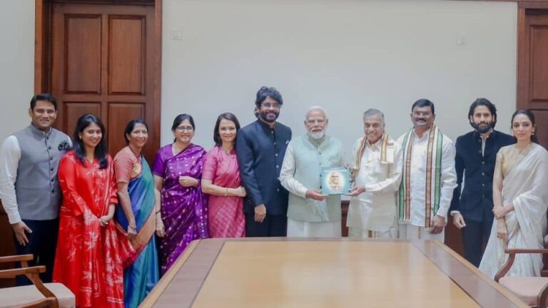 नागार्जुन, सोभिता धुलिपाला, और नागा चैतन्य ने पीएम मोदी से मुलाकात की, अकिंनी नजारा राव पर उपहार पुस्तक