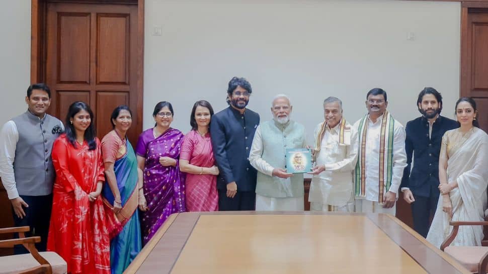 नागार्जुन, सोभिता धुलिपाला, और नागा चैतन्य ने पीएम मोदी से मुलाकात की, अकिंनी नजारा राव पर उपहार पुस्तक