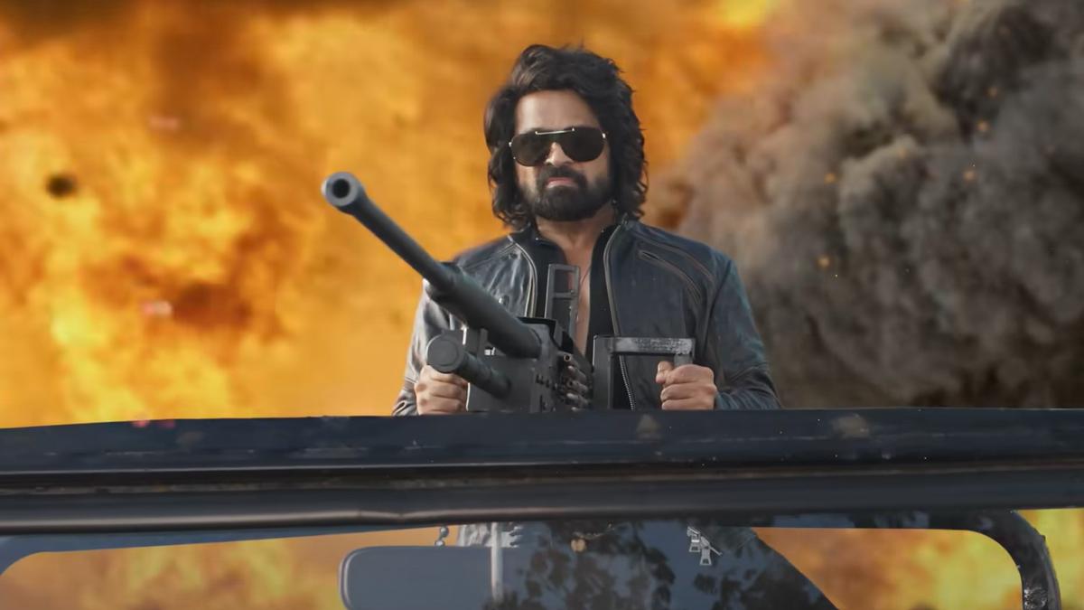 'बदमाश रवि कुमार' मूवी रिव्यू: हिमेश रेशमिया ने एक ओवर-द-टॉप मसाला फिल्म के माध्यम से अपने तरीके से लड़ता है, गाता है और रोमांस करता है