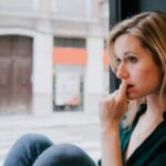 महिलाओं के लिए विशेष रूप से रिश्तों में बचने के लिए मूक हेरफेर तकनीक