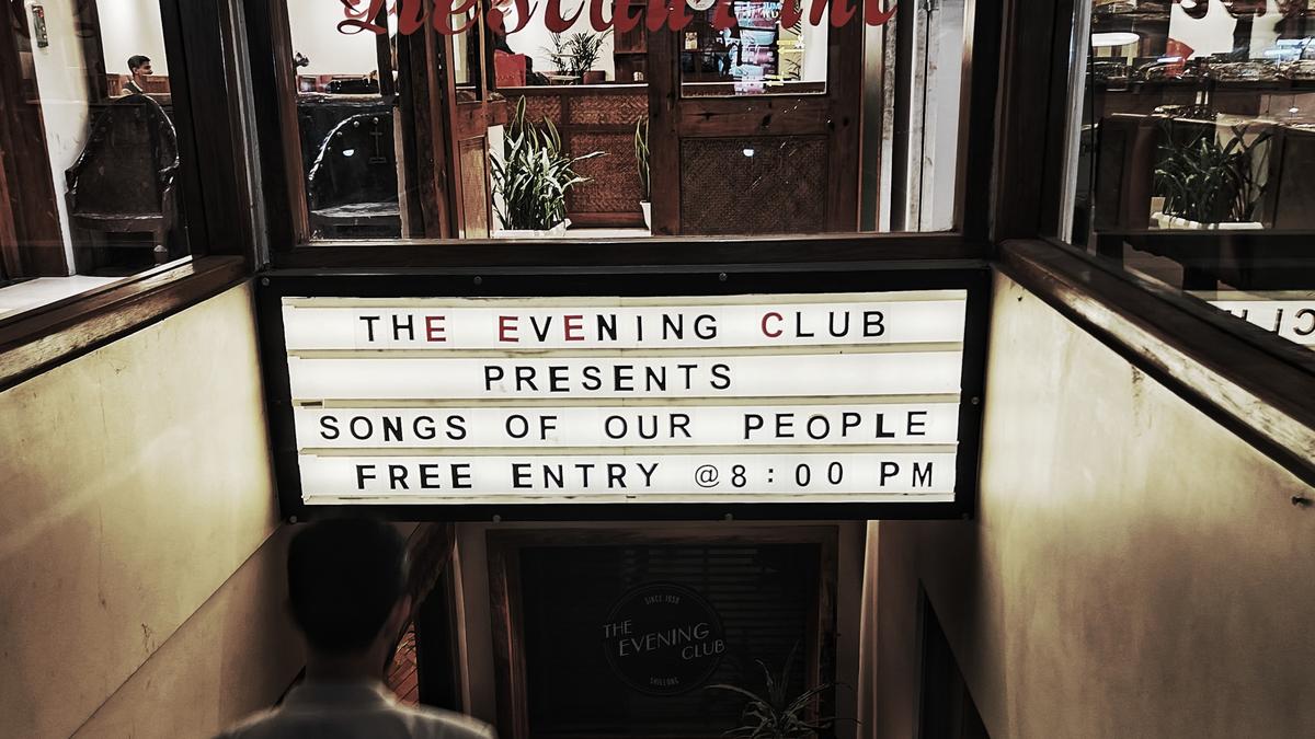 शिलॉन्ग का इवनिंग क्लब कलाकारों और संरक्षक के लिए सभी सही नोटों को हिट करता है